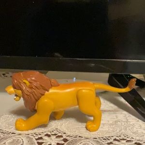 Adult Simba Action Figure